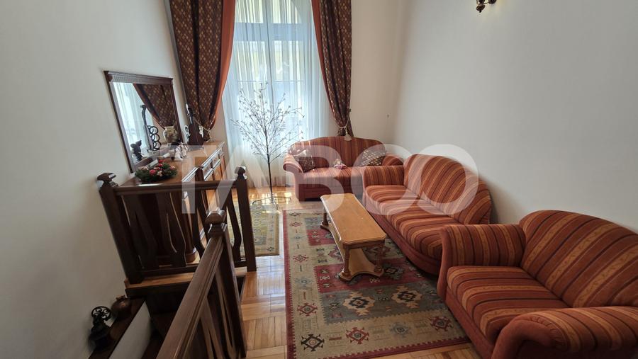 Apartament de vanzare cu 2 camere pretabil regim hotelier Piata Mare