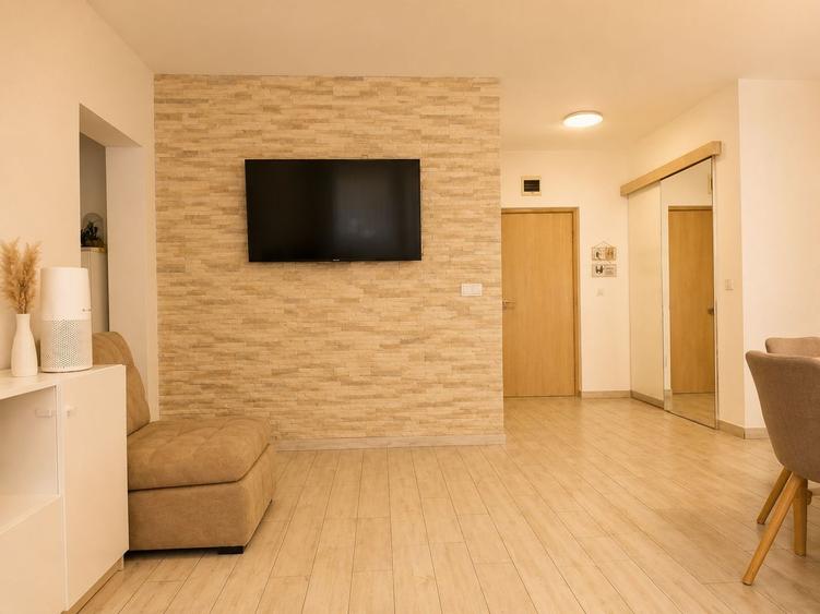 Apartament 3 camere, 70 mp, finisat, parcare, zona BMW Vivo