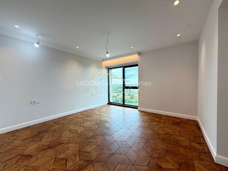 Penthouse cu 4 camere // terasă 70 mp / 200 mp / 3 parking / Straulesti