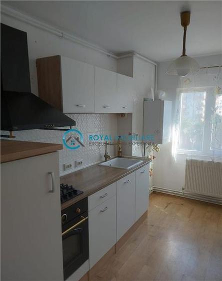 Royal Imobiliare- Vanzare apartament 3 camere, zona Ghe Doja