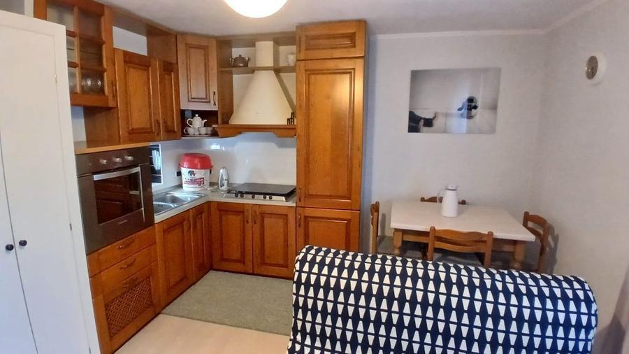 Apartament 2 camere, etaj 1 - zona Cetate
