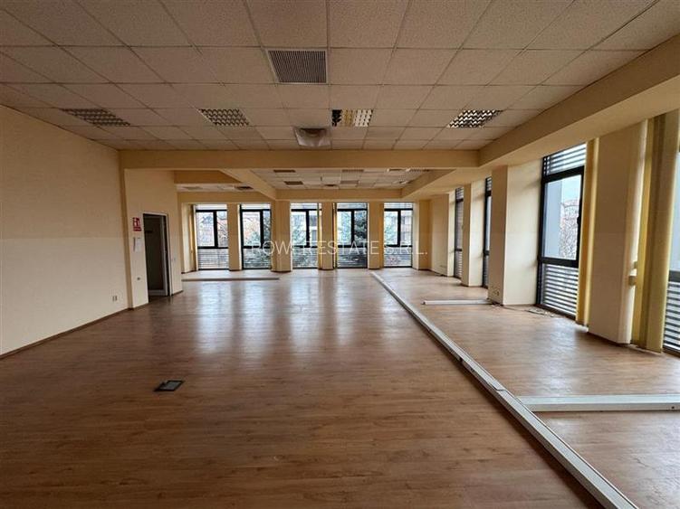 Spatiu Comercial,Clinica Medicala,Showroom,S+P+ET,situat in cartierul Dambul Rot - 21