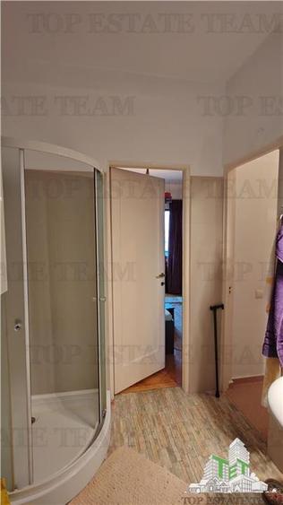 Apartament de 3 camere ultracentral, 2 intrari, lift cu acces privat, pod pentru