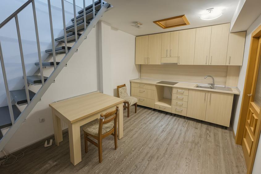 OPORTUNITATE! Apartament la mansarda cu 3 camere 100mp zona Tilisca