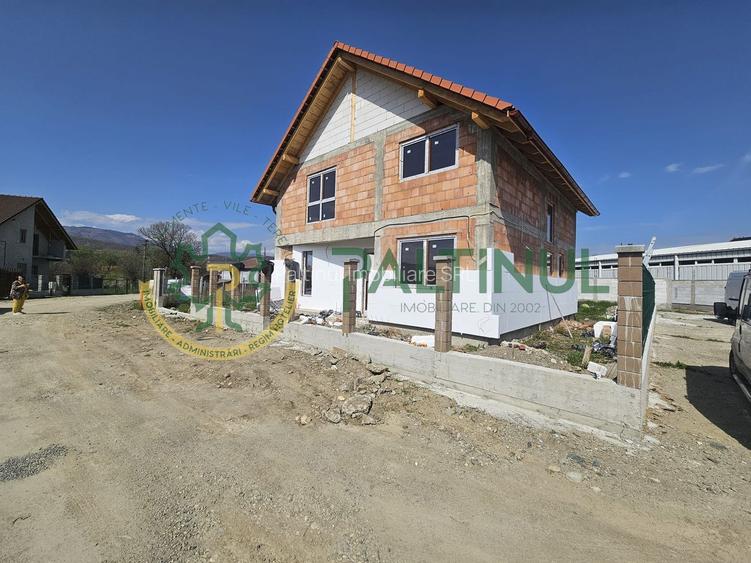 Casă de vânzare în Tălmaciu, spațiu generos, exterior la cheie, interior la alb - 12
