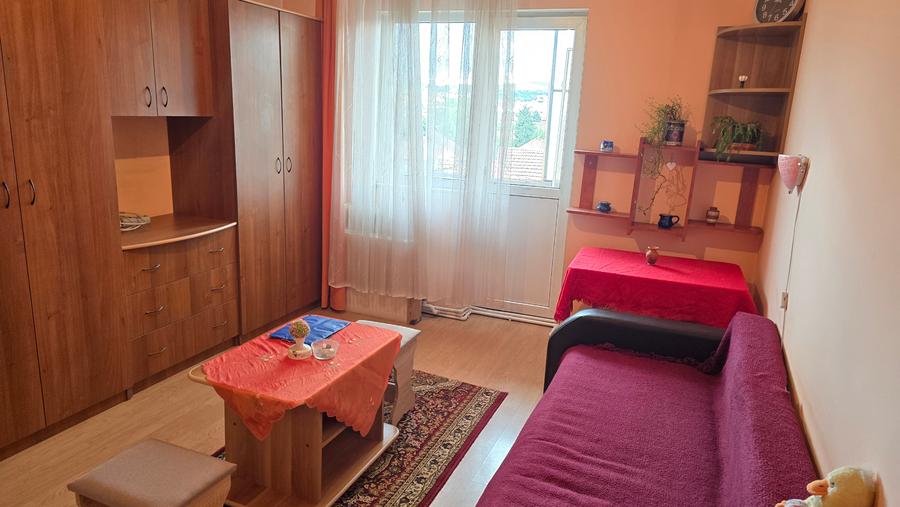 Vand apartament cu 2 camere in Deva, zona Sala Sporturilor in P-uri, etaj 3,