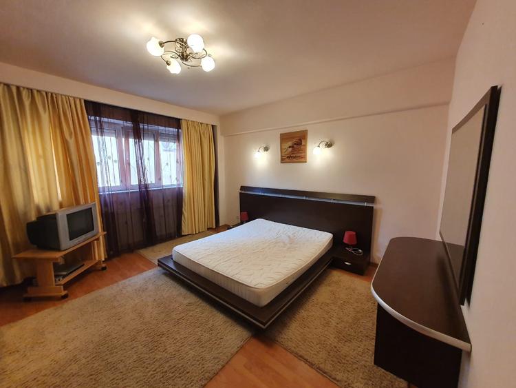 Apartament cu 3 camere de vanzare in zona Drumul Taberei / Plaza