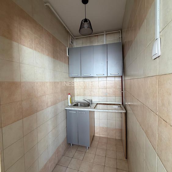 Stirbei Voda colt cu Calea Victoriei, 2 camere nemobilate, etaj 8/8 - 9