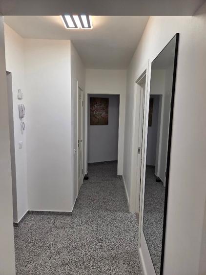 Închiriez zona Titan Metrou