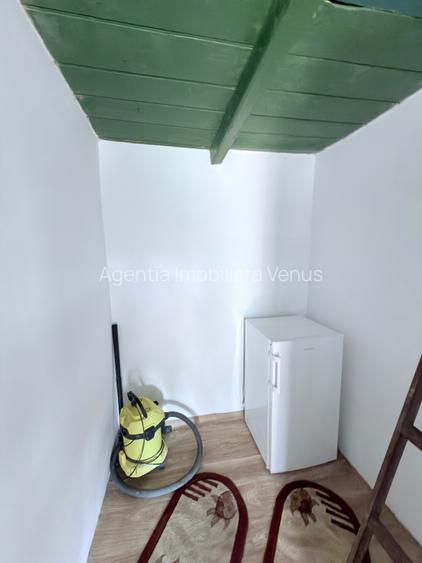 Casa batraneasca in Burlesti, comuna Unteni - 11
