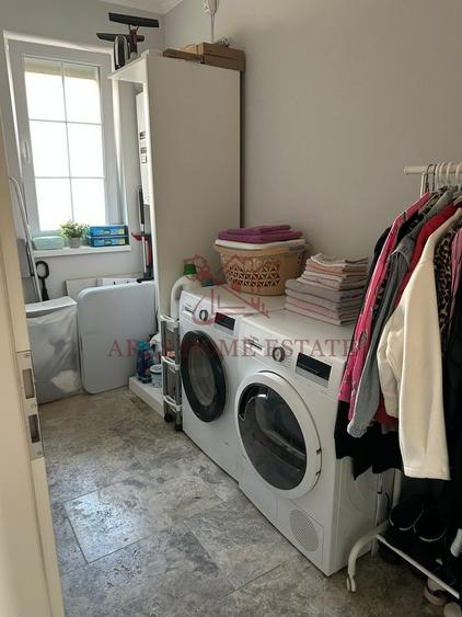 Casa in stil mediteranean, ultrafinisată 5 camere, 3 bai + curte.