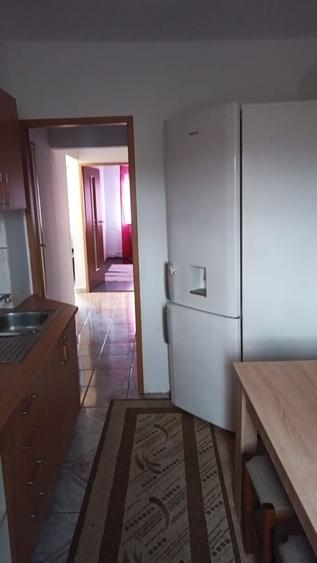 APARTAMENT CU 3 CAMERE ZONA LIPOVEI-Holdelor la 430 euro
