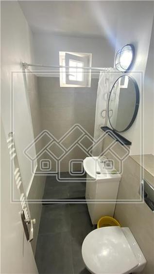 Ap. de vanzare - 2 camere si balcon - zona Cedonia