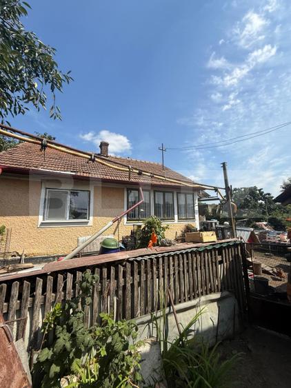 Casă 60 mp + Teren 2150 mp, zona Burdujeni