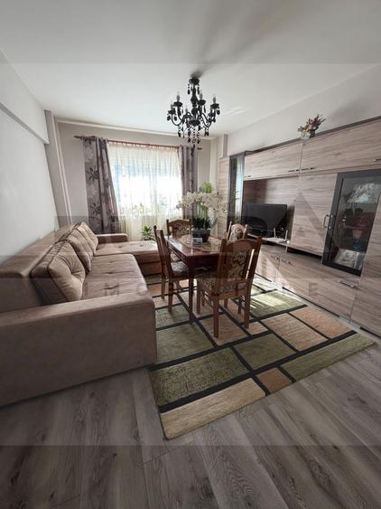 Apartament 4 camere, decomandat, 82 mp, etaj intermediar, Piata Flora