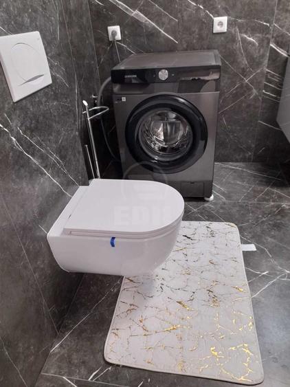 Apartament de 2 camere, semidecomandat, zona Porii
