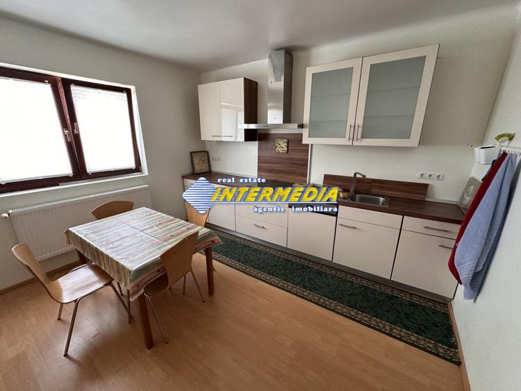 Casa vanzare cu 4 camere finisata teren aferent 2500 mp la 10 km de Alba Iulia