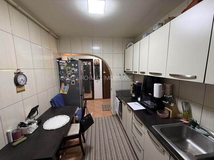 Apartament 3 cam modern complet renovat - mobilat Campina- central - 12