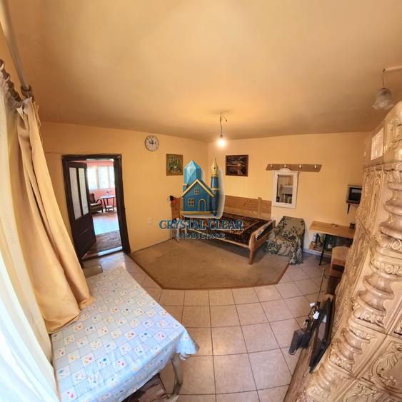 Casă 2 camere + teren 1700 mp - zona Platoul Cornești, str. Trebely