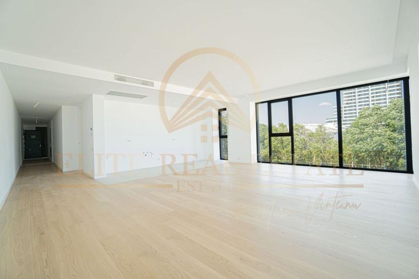 Stațiunea Mamaia – Vânzare apartament cu 4 camere, 3 bai cu vedere la mare.