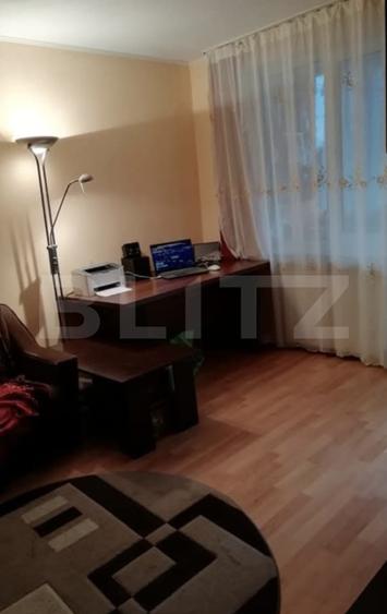 Apartament cu 3 camere, semidecomandat, 84 mp, zona Semicentrală