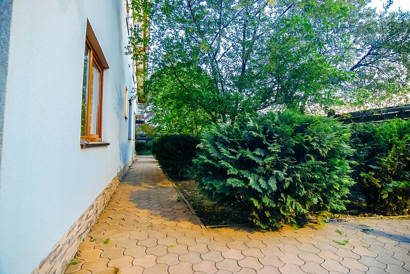 Casă modernă perfectă pentru 2 familii, spațioasă, economică, la 5 km de Focșani
