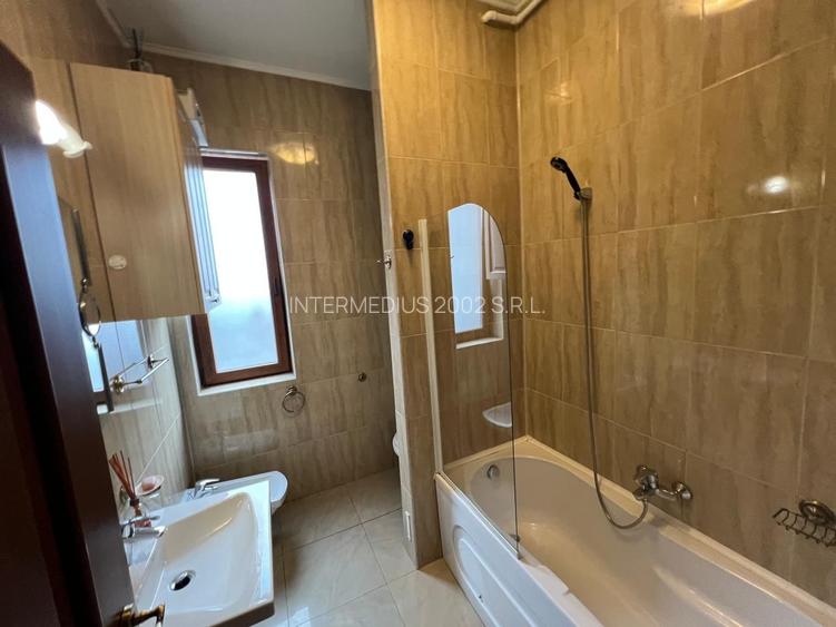 Apartament 3 camere, garaj si boxa - zona Centrala-Prefectura - 33