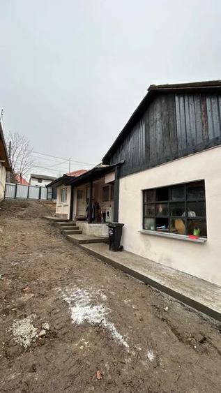 Vand casa singur pe curte, Central, Reghin