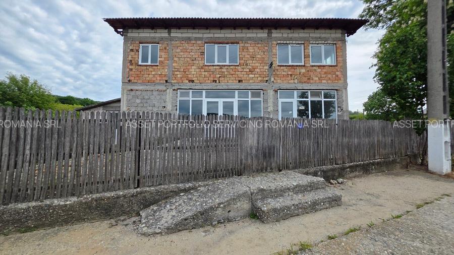 CASA/SPATIU COMERCIAL - GENUNENI - 23