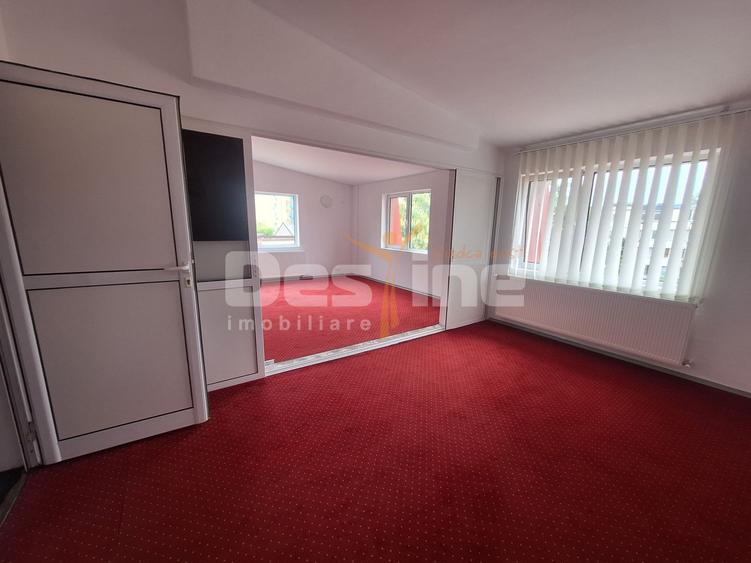 Vilă 220 mp | 2 niveluri | Curte și parcare | Lângă Mall Vitan
