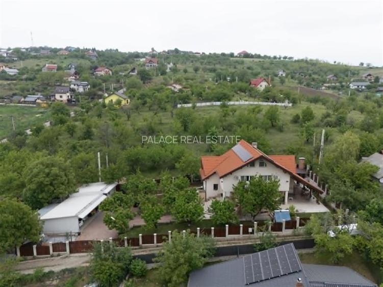 Casa de Lux in Livada cu Ciresi Eleganta, Confort si Panorama de Vis - 19