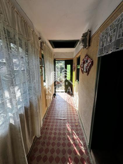 Două case cu teren de 36.291 mp, în Dealul Mic