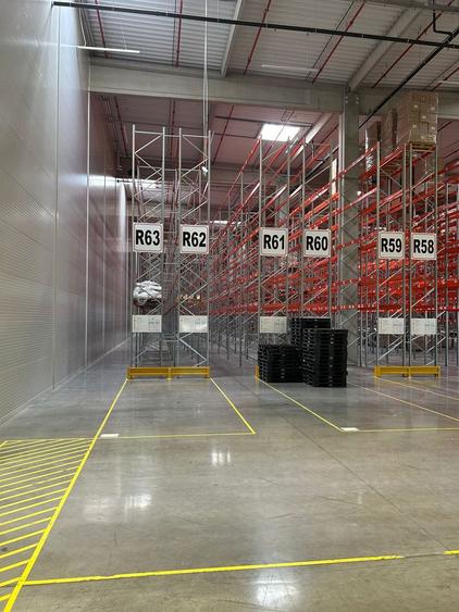 Spațiu cu rafturi pentru Logistică/Depozitare