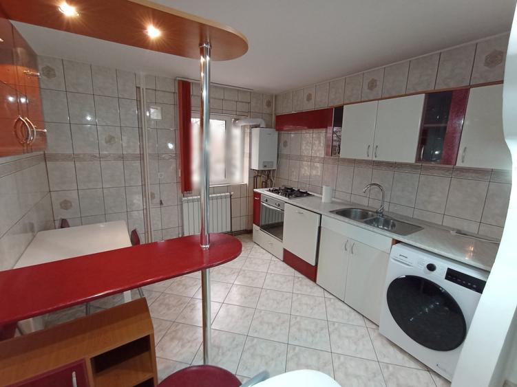 Apartament 3 camere Rond-Podu Ros, etaj 1, mutare rapida !