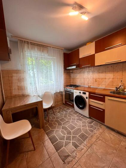 Apartament o camera, 30 mp, etaj intermediar, zona Podu Ros