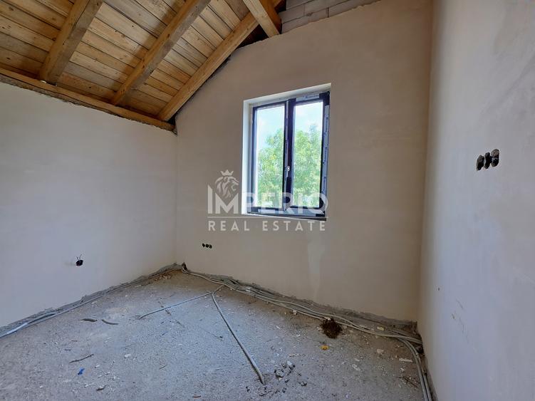 Casa individuala cu 6 camere si garaj pentru doua masini!