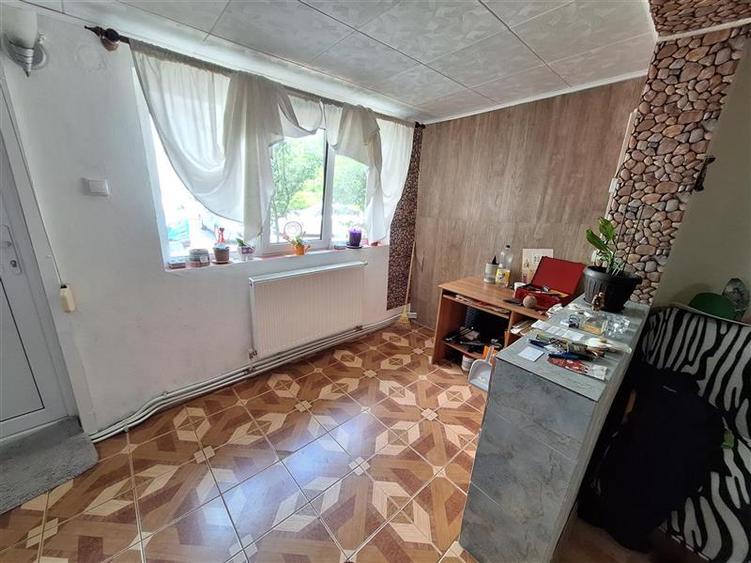 Apartament 2 camere semidecomandat , zona Milcov