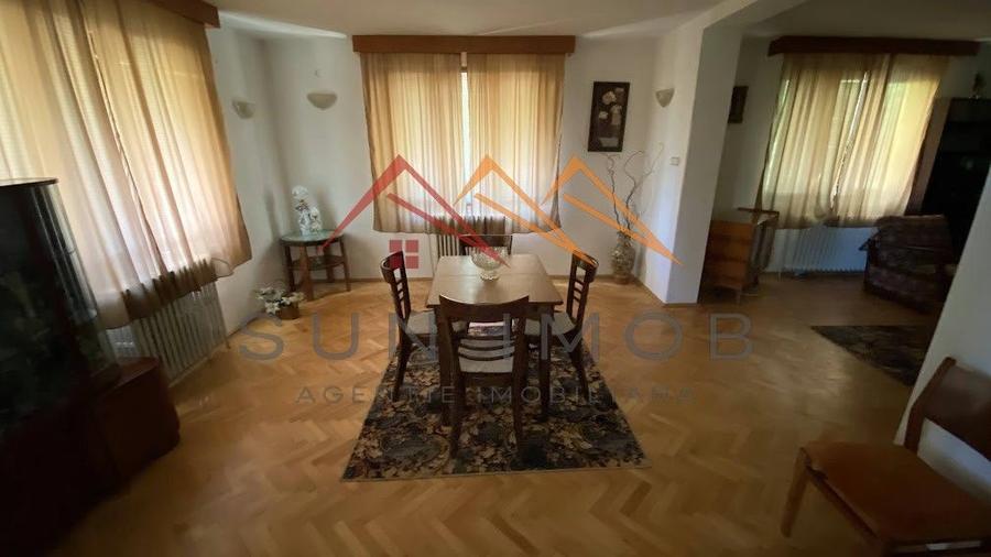 Vila de vanzare, teren 3100 mp, 7 camere, 6 grupuri sanitare, 3 CT, an 1997