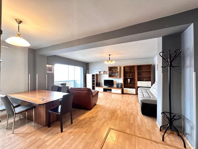 Apartament spatios 4 camere + parcare, pretabil ptr ERASMUS - 2