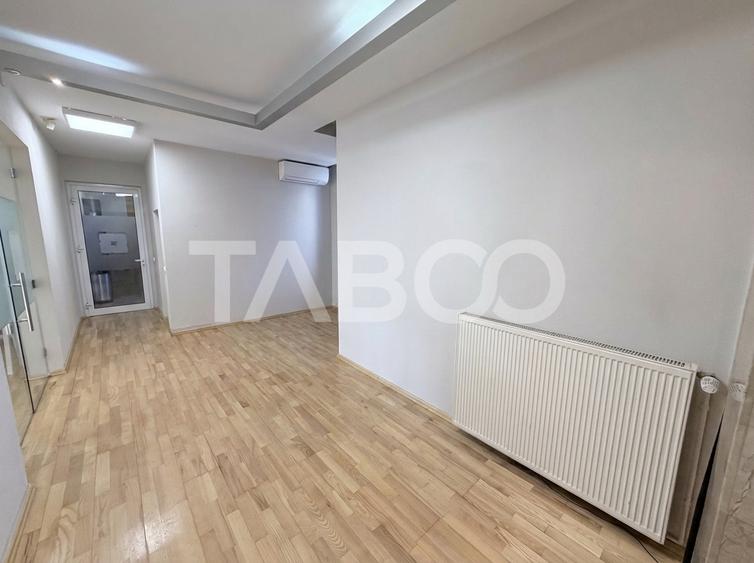 Cladire de birouri cu spatiu comercial la parter si 6 locuri parcare