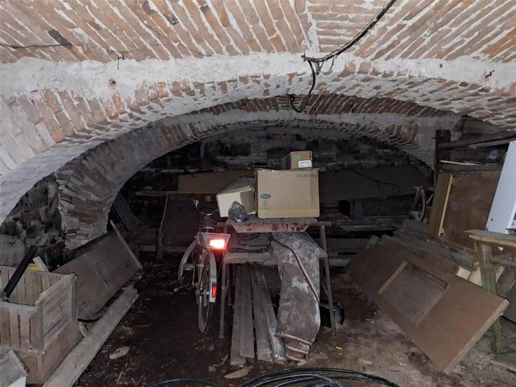 2 Apartamente la casa pivnita garaj in Cisnadie