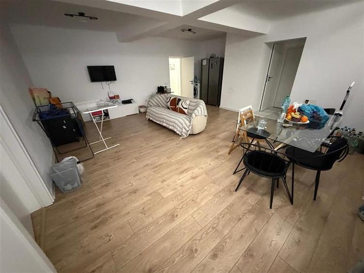 Vanzare apartament 5 camere Obor, boxa, loc parcare, centrala proprie, fara risc