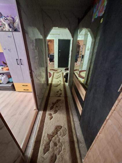 Apartament cu 3 camere, decomandat, etajul 2/4, zona Galata