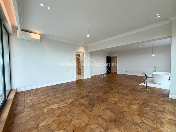 Penthouse cu 4 camere // terasă 70 mp / 200 mp / 3 parking / Straulesti