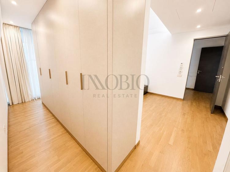 Apartament 4 camere cu curte generoasă
