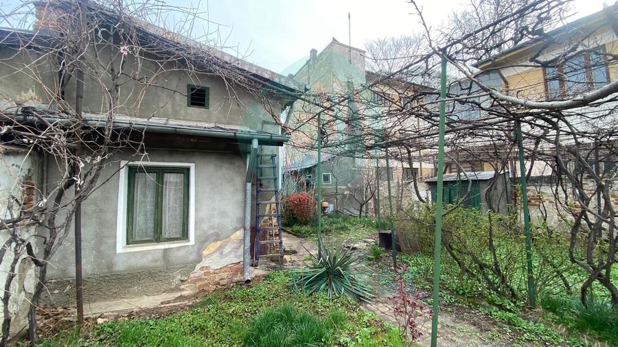 Casă cu teren generos lângă Bulevardul Banu Manta