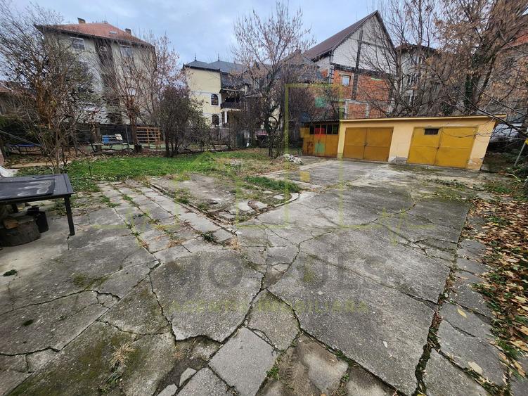 Ultracentral. Parter inalt. Intrare separata. Teren 403 mp in proprietate.