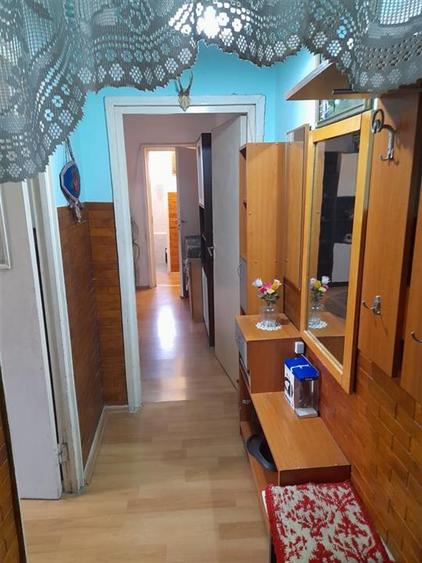 Apartament 3 camere balcon pivnita zona Vasile Aaron