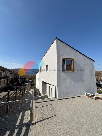 Casă cuplată modernă, 160 mp utili, semifinisată, curte amenajată