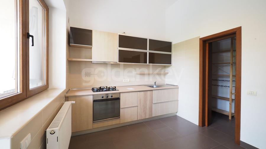 Vila cu 7 camere in complex rezidential